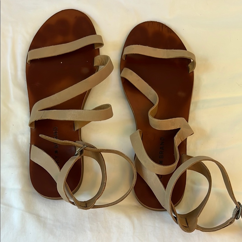 Lucky Brand women’s tan ankle strap sandals, size 8.5